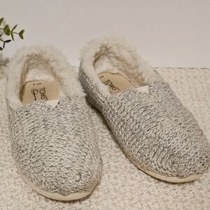TOMS Gray Knit Slip-On Shoes Size 7.5
